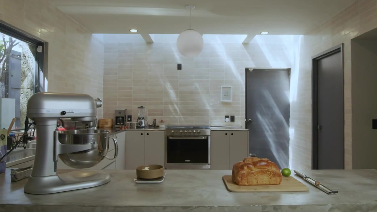 Plan fixe — La cuisine, lieu de vie